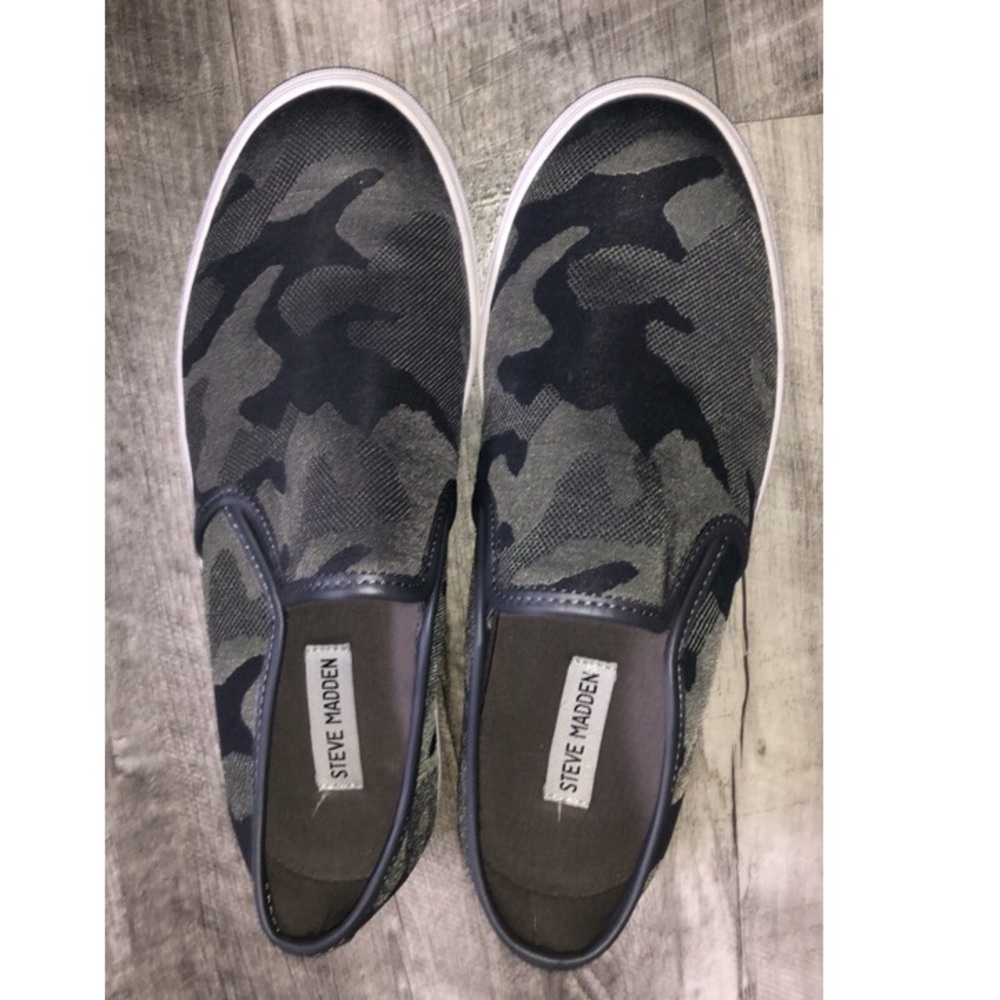 Steve Madden men’s 9.5 camo slip on